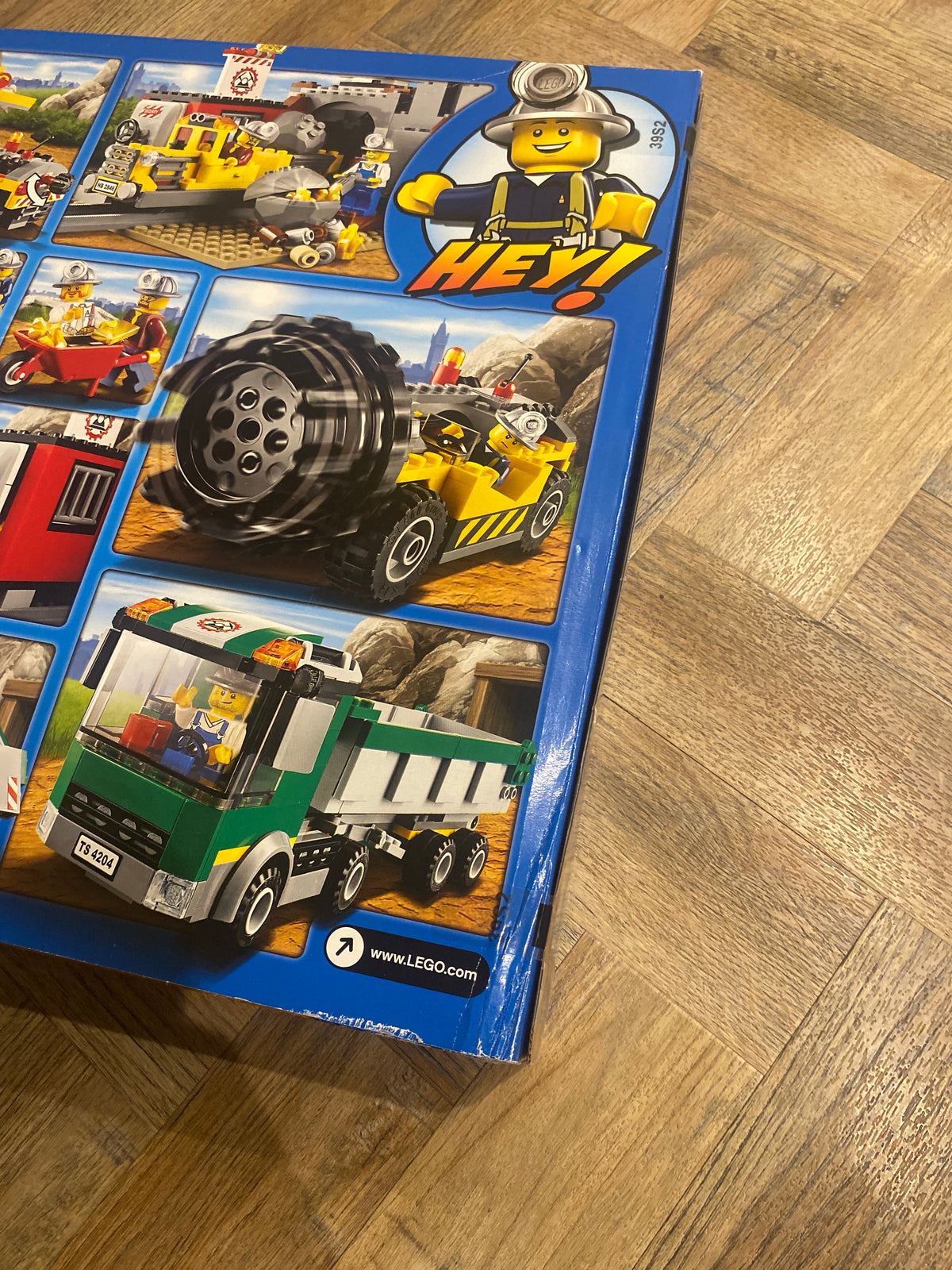 Lego City 4204. The Gold Mine RETIRED (minor damage to box)